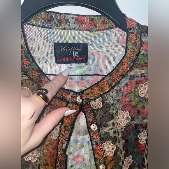 New! Johnny Was Flavie Mesh Embroidered Crochet 3D Flower Blouse 🌻 Medium - Picture 9 of 16